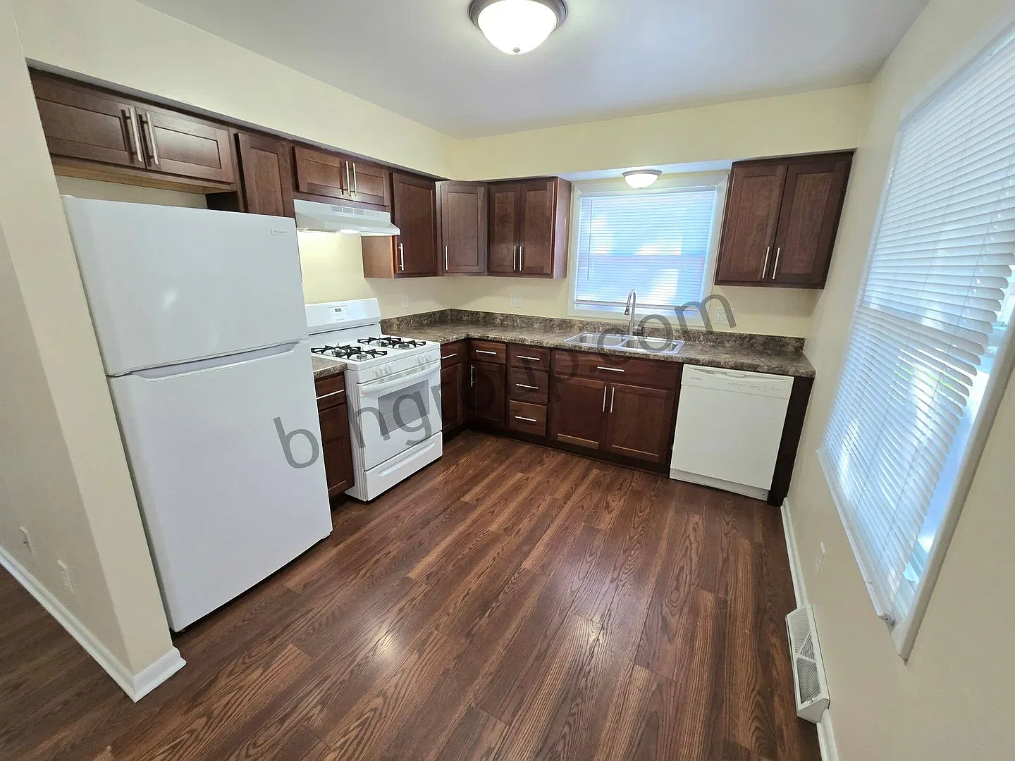 4705 42nd Ave — Photo 3