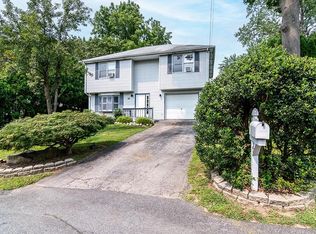 58 Sophia Dr, Warwick, RI 02886