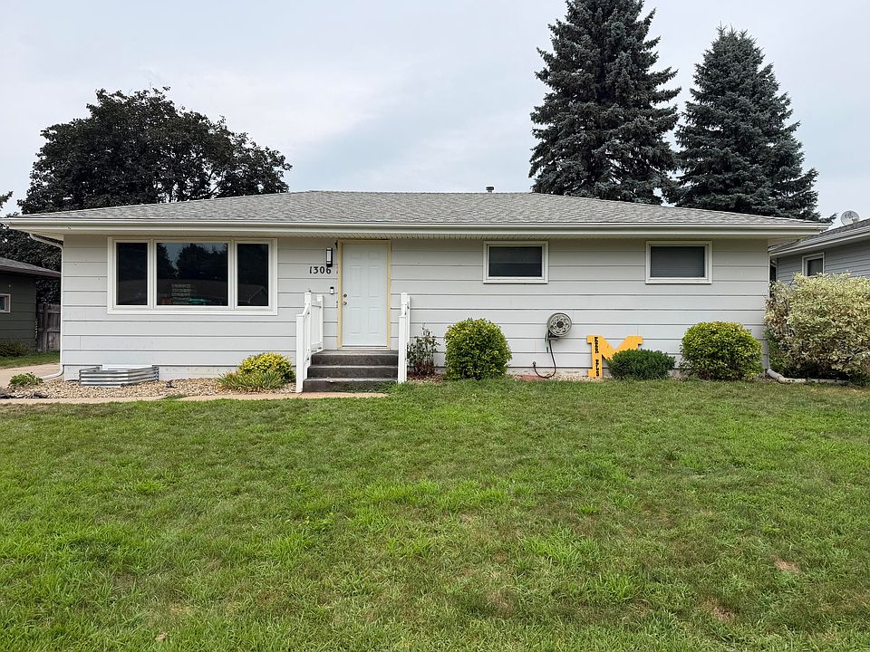 1st image of 1306 Palmer Pl