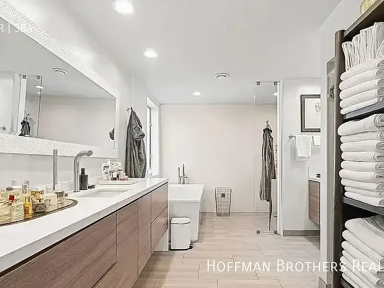 615 1/2 6th Ave — Photo 12