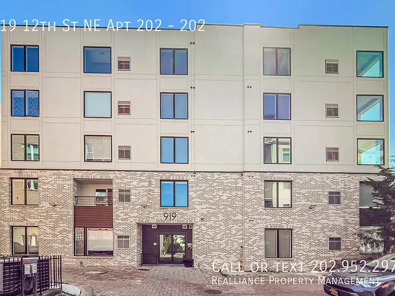 919 12th St NE #202 — Photo 10