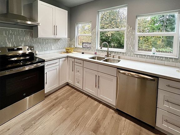 4th image of 4340 Division Avenue W