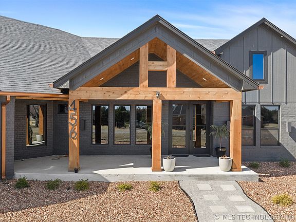 2nd image of 456 Tuscan Rd E