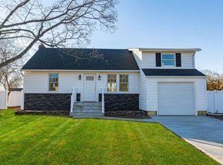 151 Reynolds Rd, West Islip, NY 11795