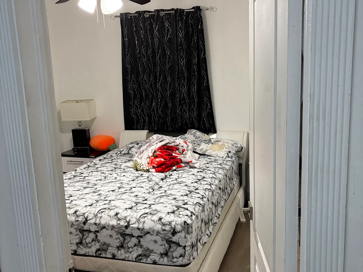 3 bed, 1160 sqft, $3,200 — Photo 4