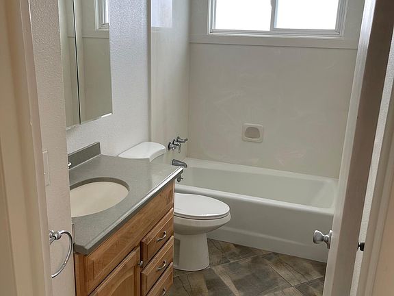 5th image of 1063 W 150th St N