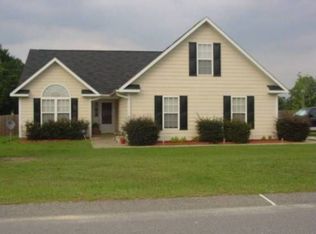 102 Cookshire Dr, Raeford, NC 28376