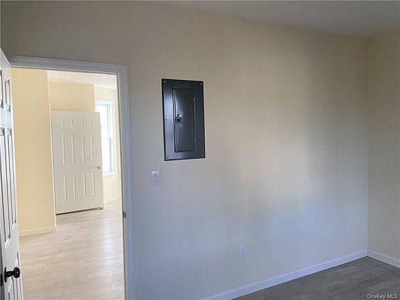 5th image of 152 Linden St