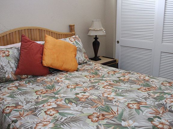 5th image of 75-5888 Alii Dr APT D7