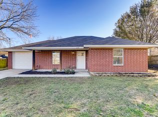 609 E Jacob St, Pilot Point, TX 76258