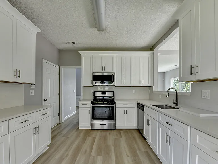 6125 Pattingham Dr — Photo 11