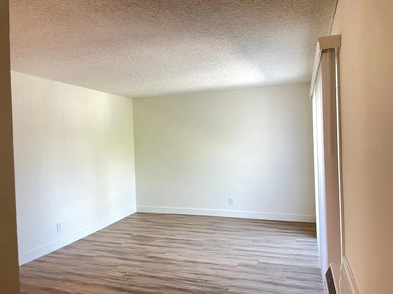*Floor plans are digital renderings. All dimensions are approximate. Actual product and specifications may vary in dimension or detail. Not all features are available in every apartment.