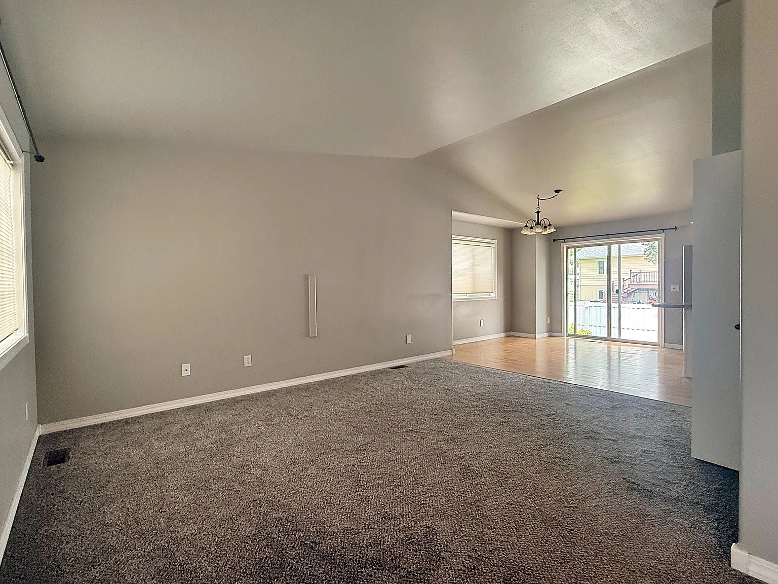 3 bed, 2040 sqft, $2,600 — Photo 3