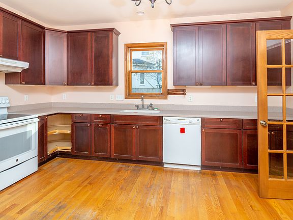 3rd image of 154 Park Ave