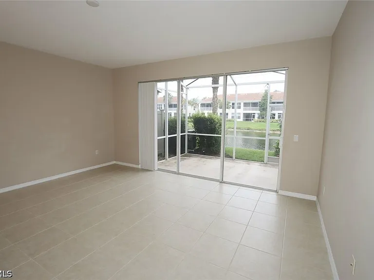 1172 Oxford Ln #27 — Photo 10