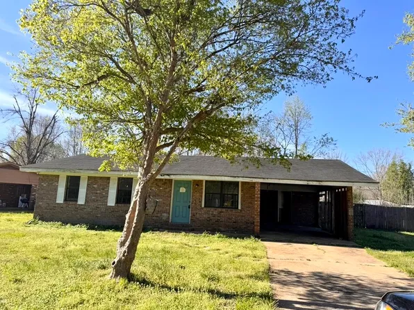423 Grenada Ave, Grenada, MS 38901