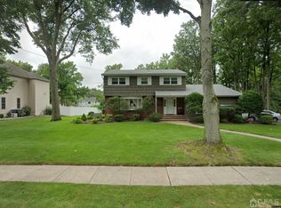 9 Stewart Ave, Edison, NJ 08820