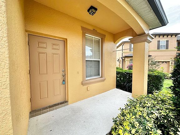 2nd image of 1610 Retreat View Cir