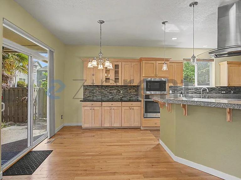 132 NE 63rd Ave — Photo 22