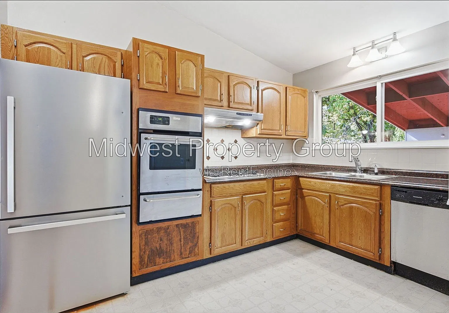 3 bed, 2.0 bath, 1092 sqft, $1,350 — Photo 4