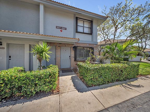 3rd image of 9867 Riverside Drive