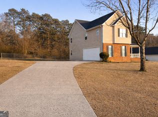 302 Mountberry Ct, Loganville, GA