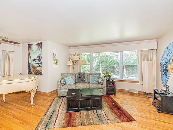 5th image of 2901 Sunnyside Ave
