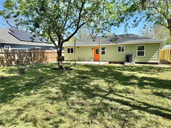 2110 Garvey Dr, Pasadena, TX 77506
