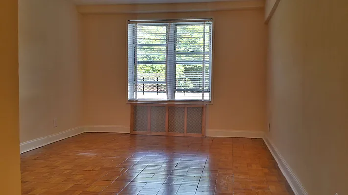 Rented by Realty Queens LLC | media 8