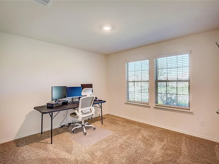 1004 Basswood Ln — Photo 25
