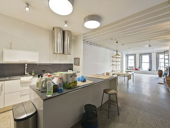 5th image of 138 Fulton St APT 3