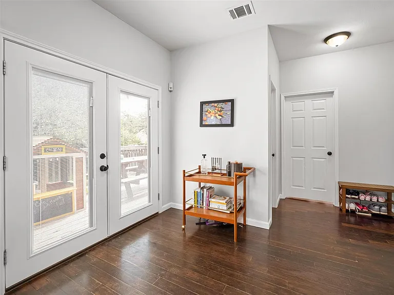 6630 Hillside Terrace Dr — Photo 7