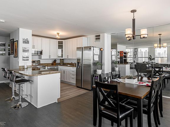 5th image of 2626 N Lakeview Ave APT 1903