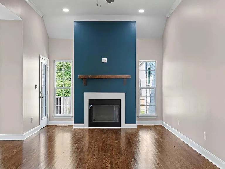 1833 Holly Oak Ln — Photo 2