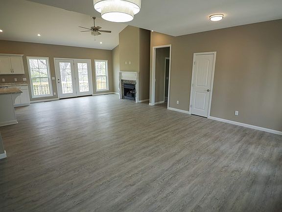 4th image of 302 2nd Ave N