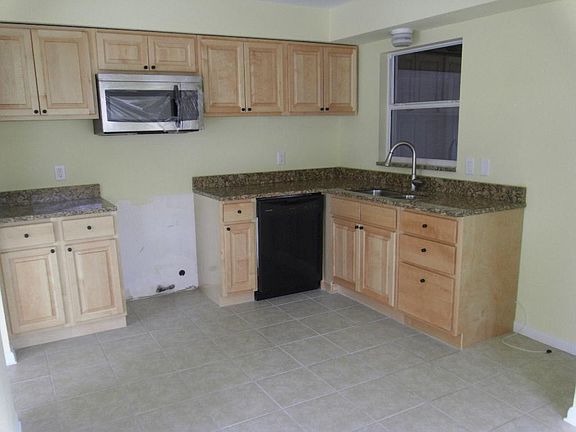 2nd image of 945 E Waikiki Dr