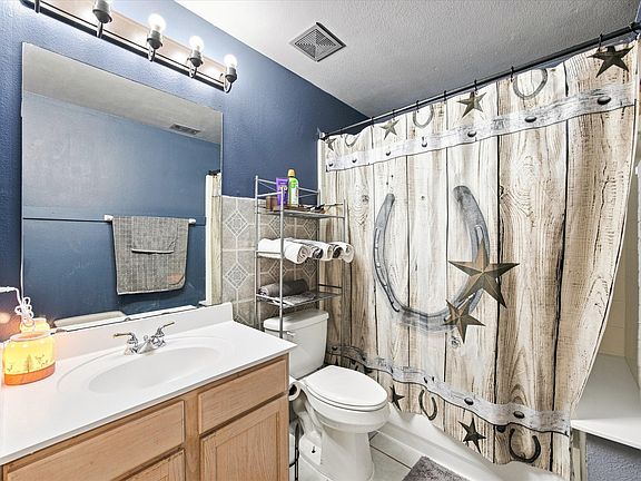 3rd image of 302 Republic Ln