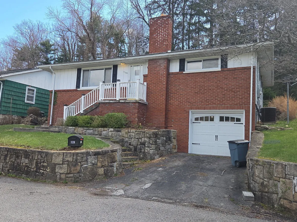Building Photo - 1126 S Park Dr