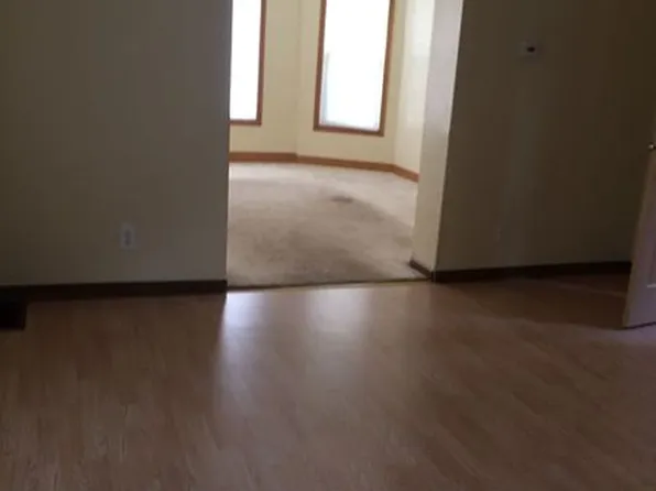 437 Center St, Waterloo, IA 50703