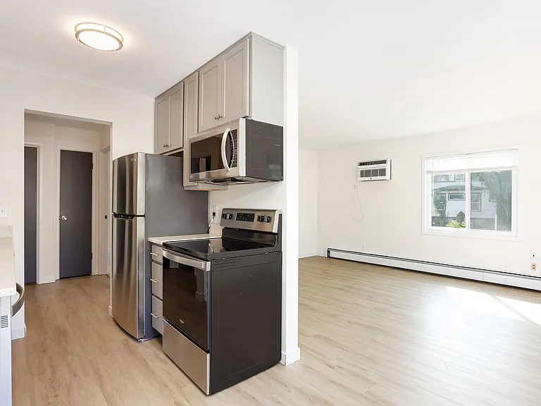 3547 Grand — Photo 8