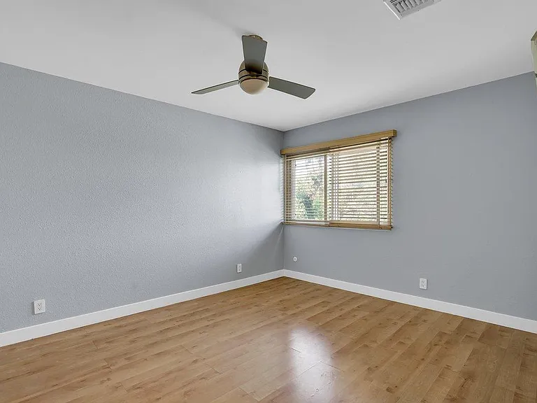 110 E Hillcrest Blvd #216 — Photo 9