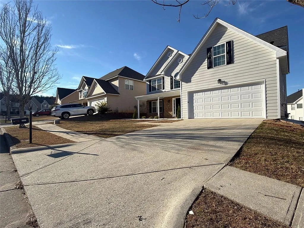 4 bed, 2.5 bath, 3114 sqft, $2,900 — Photo 2