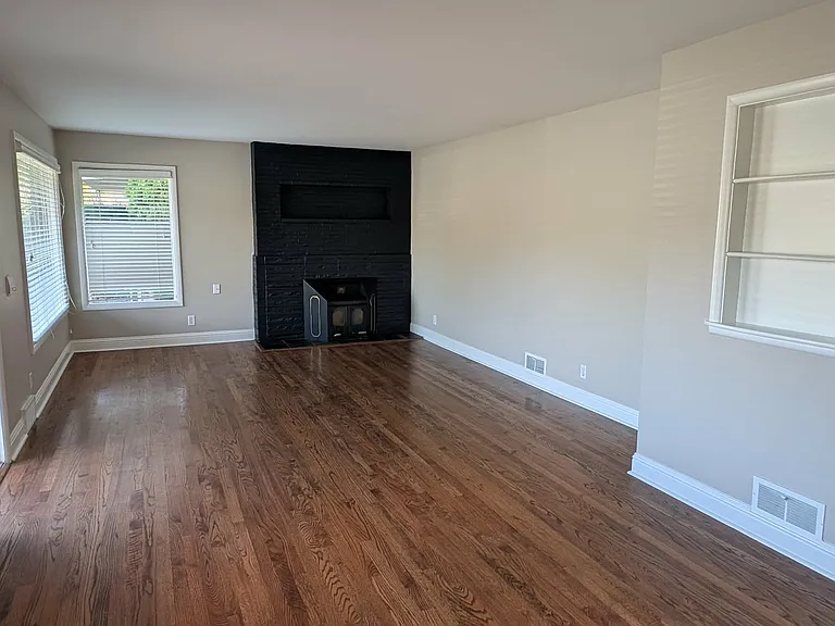 2907 W Princeton Ave — Photo 2