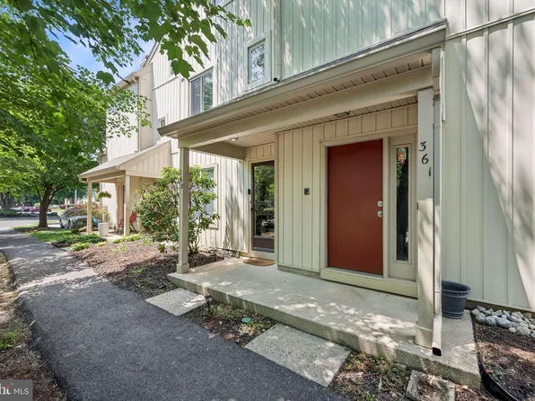 361 Woodlake Dr, Marlton, NJ 08053