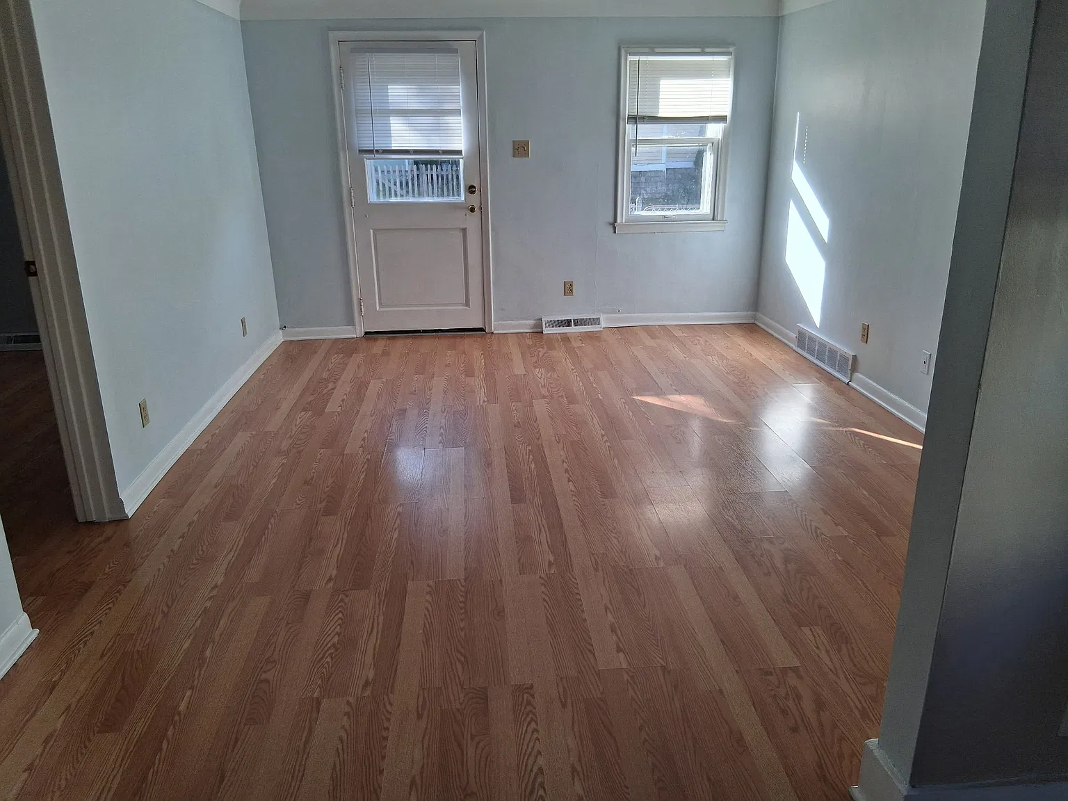 502 Curry Ave — Photo 4