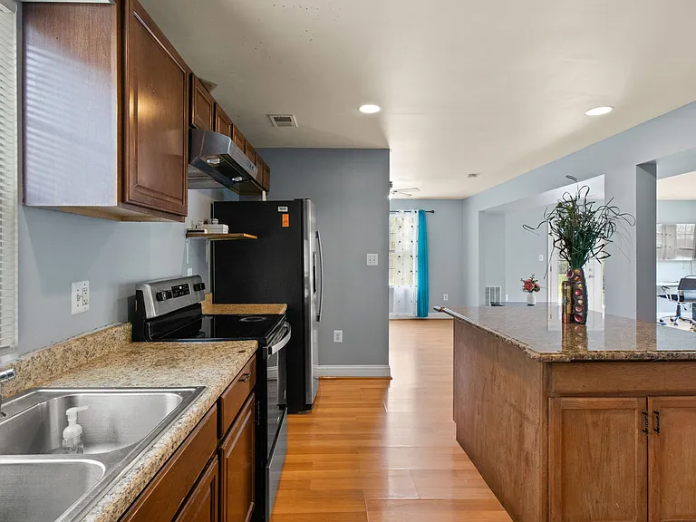 3412 Clayborne Ave — Photo 13