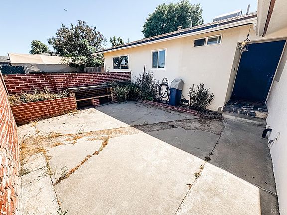 2nd image of 425 W Spring Ln