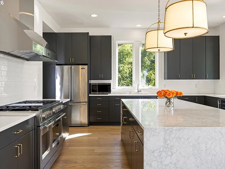 3718 SW Hillside Dr — Photo 1