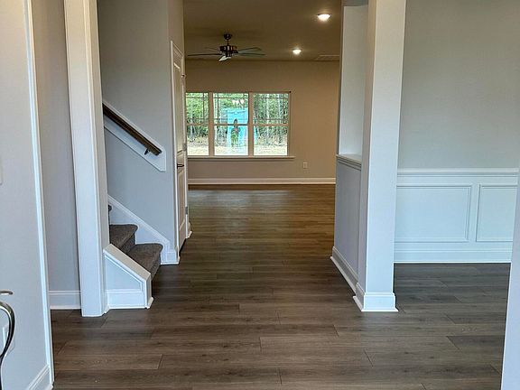 4th image of 204 Bay Hill Drive