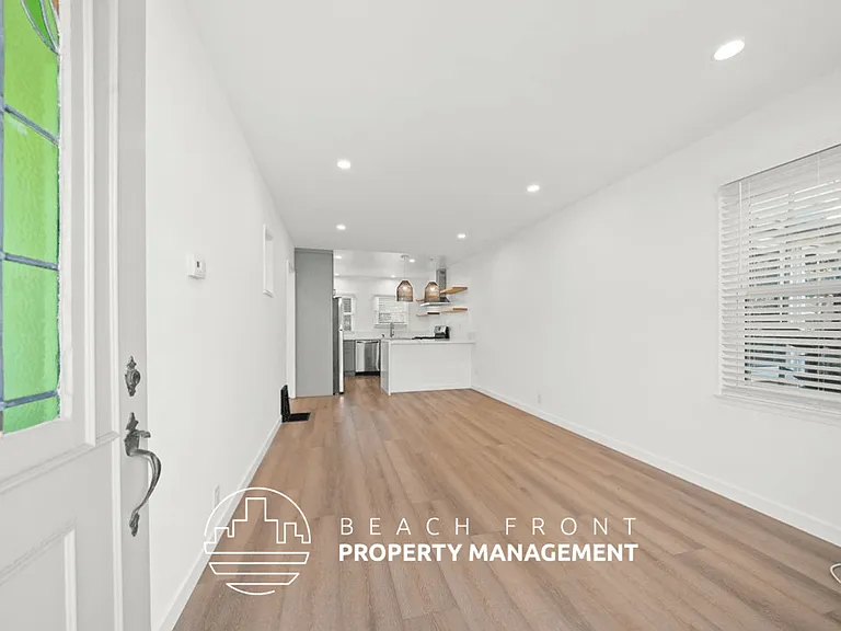 2450 Oak St — Photo 7